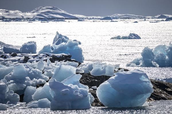 Icebreakers and cables in new Arctic strategy